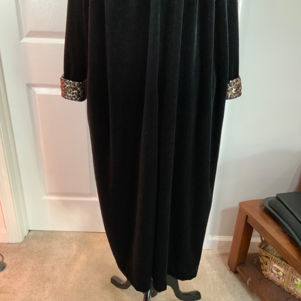 Vintage Black Velvet Leopard Print Details Long Robe Loungewear Size Large - Picture 4 of 11